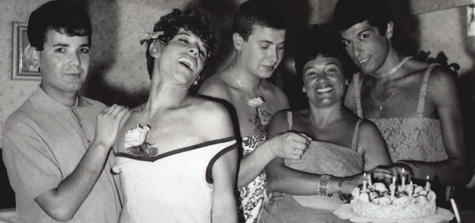 festa di compleanno negli anni ’60: da destra la Tacchina, la Stella, Ninò, a Jurar, a Vicenza. Ninò è stato antiquario famoso e viaggiatore prima che facesse perdere le tracce di sé. 