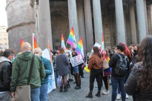 sit-in comunità lgbt+ a Roma per chiedere di cambiare l'articolo 3 presente nella legge sull'omotransfobia gaypress