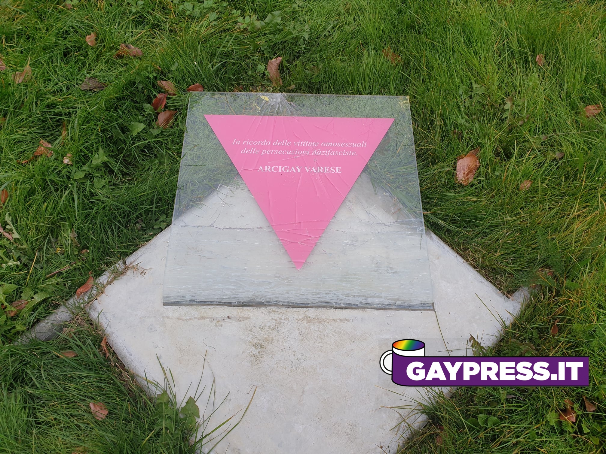 Vandalizzata a Varese la targa per commemorare le vittime omosessuali durante il dominio nazifascista