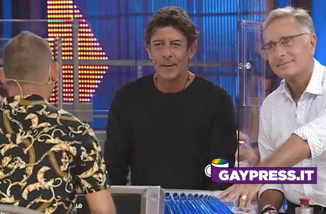 Esposito Aniello dice ricchi*ne a Avanti un Altro e Paolo Bonolis non dice nulla sull'omofobia del concorrente (Video)