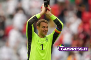 Uefa apre inchiesta sulla fascia da capitano arcobaleno di Neuer della Germania e poi chiarisce che è per buona causa