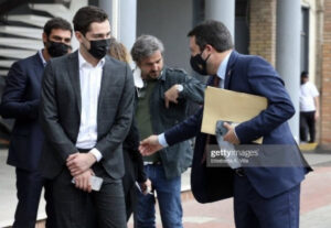 La Lega si scaglia contro Tommaso Zorzi, ma Matteo Salvini stringe la mano a Tommaso Zorzi