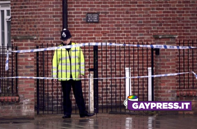 In Regno Unito un poliziotto si faceva selfie con cadaveri per insultare gay, donne e disabili