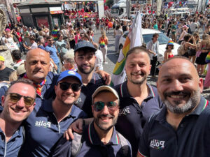 Selfie Naman Tarcha al Roma Pride con attivisti e Forze dell'ordine di Polis Aperta