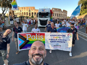 Selfie Naman Tarcha con Polis Aperta al Roma Pride del 15 giugno 2024